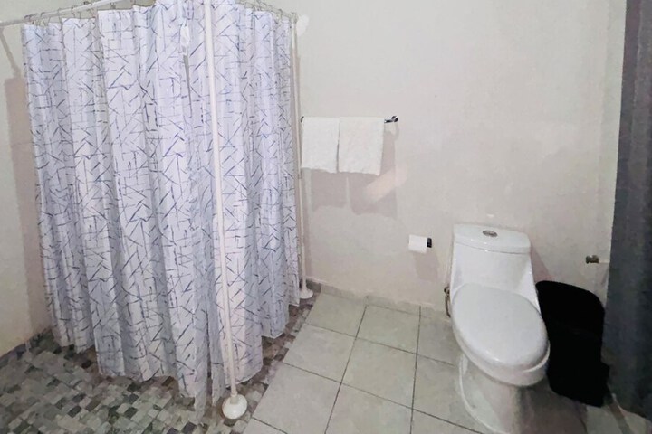 Room 8 of 10