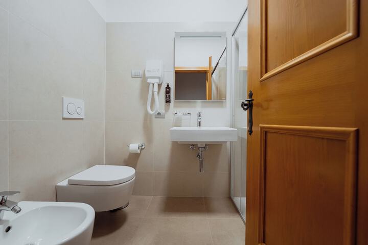 Room 34 of 52
