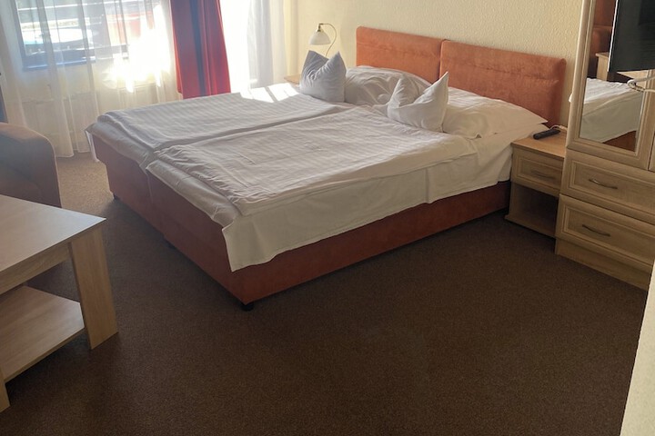 Room 19 of 65