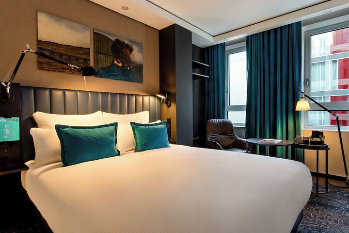 Room 5 of 27