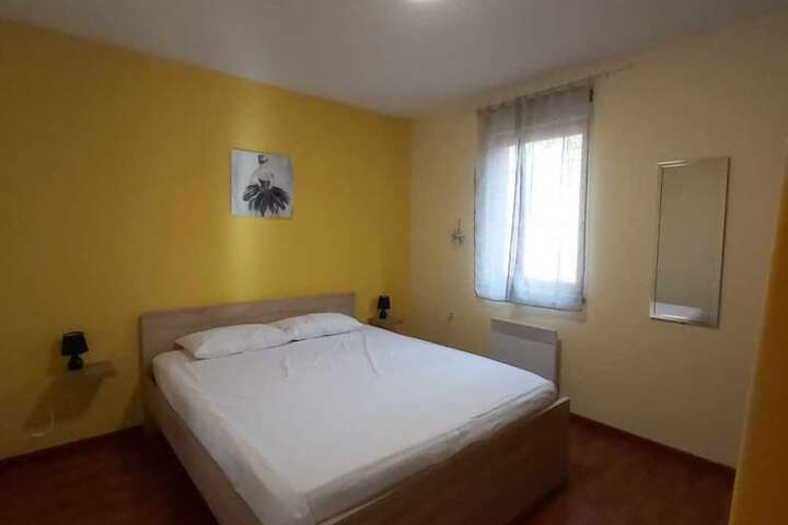 Room 9 of 36