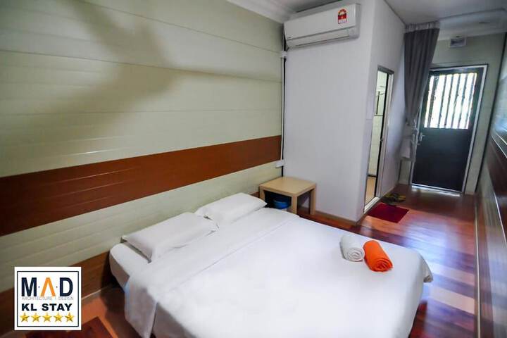Room 5 of 18