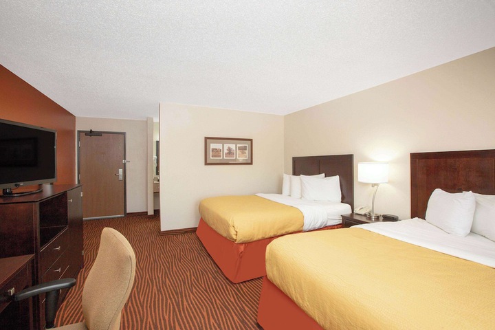 1 King Bed Studio Suite (5 of 20)