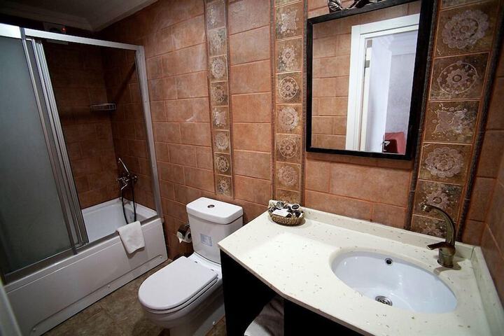 Room 13 of 27