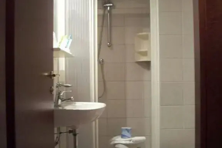 Room 7 of 10