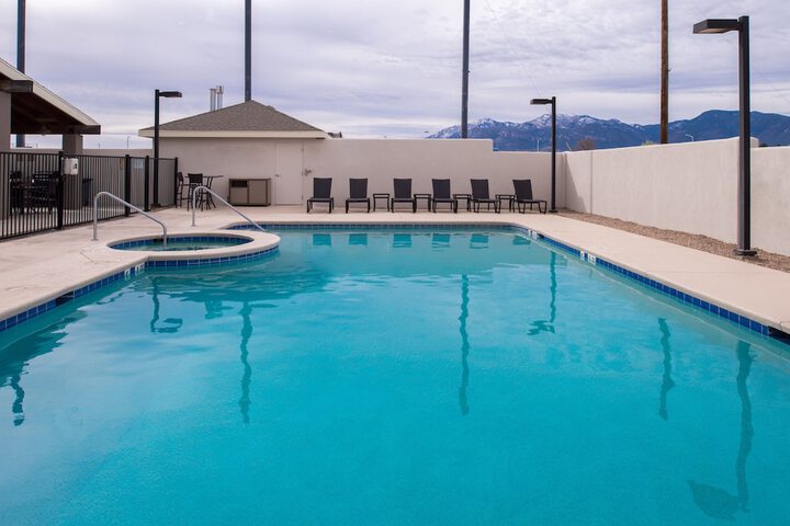 Pool 20 of 56