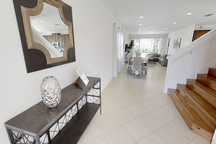 Ballroom/Hall 51 of 52