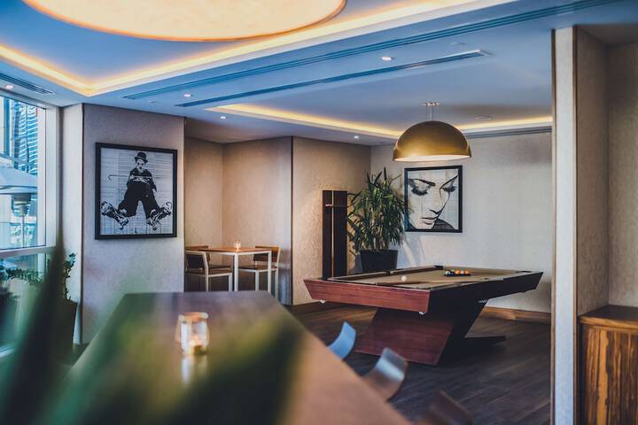 Lounge 195 of 277