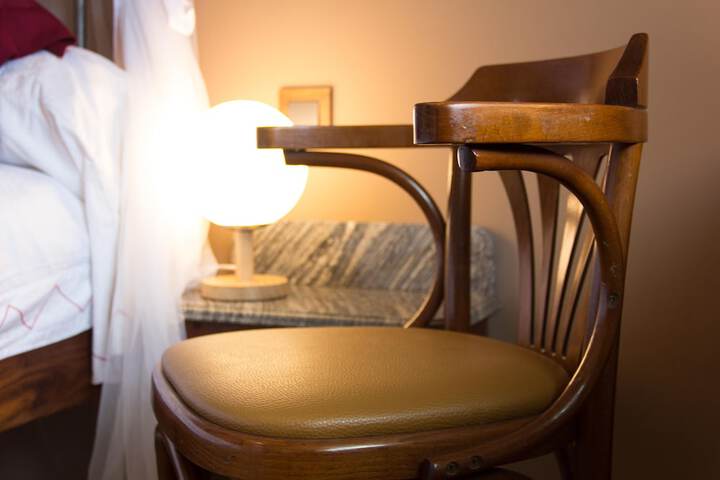 Room 4 of 39