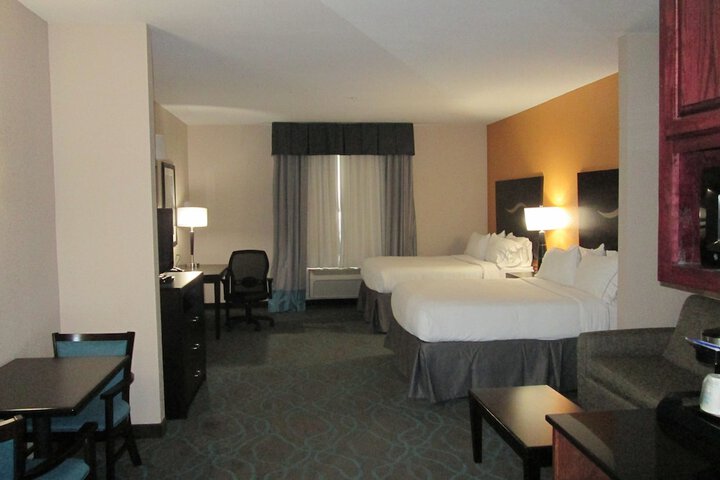 Room 5 of 28