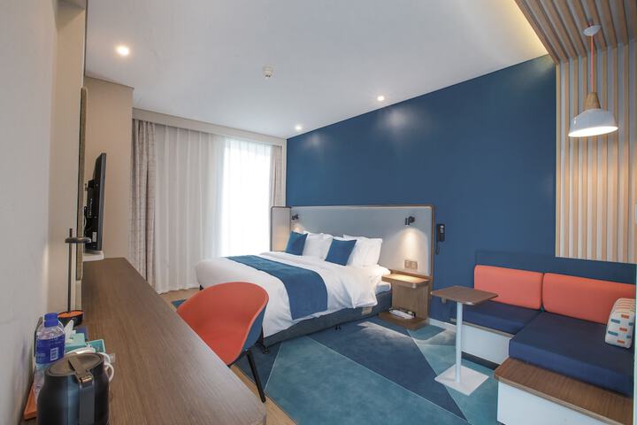 Room 8 of 60