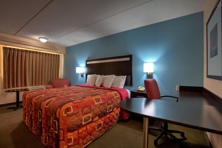 Room 8 of 25