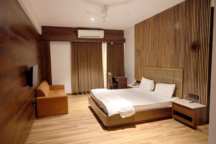 Room 7 of 17
