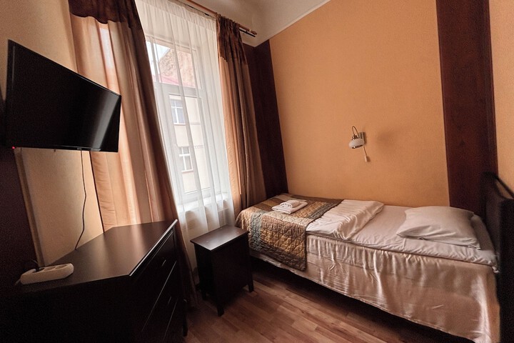 Room 226 of 272