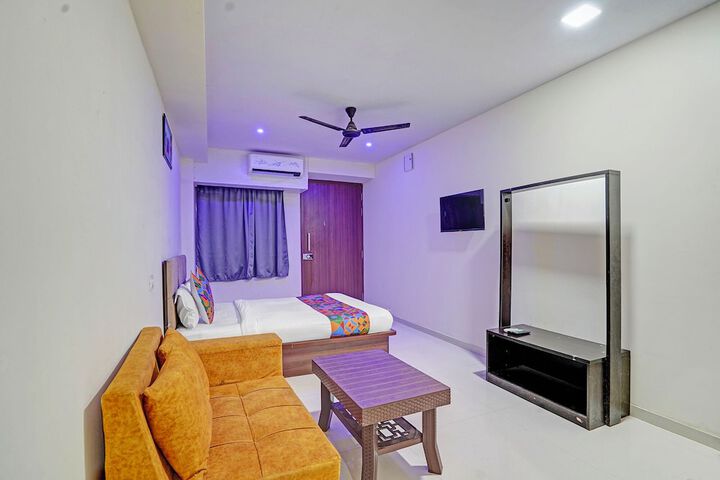 Room 4 of 17