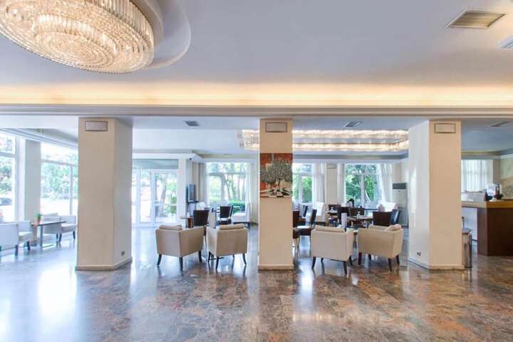 Guest Lobby