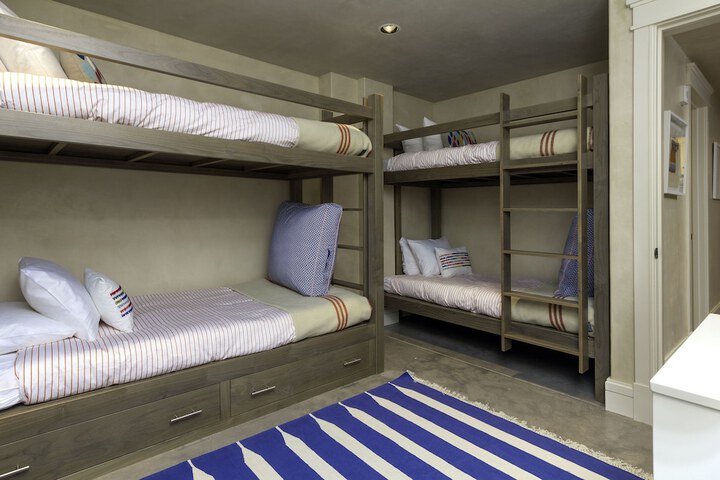Room 57 of 382