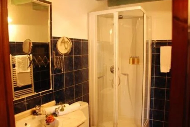 Room 9 of 20