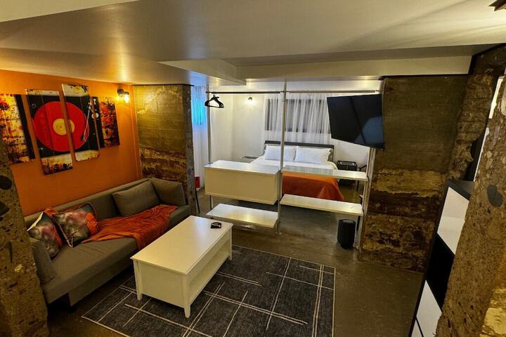 Room 10 of 19