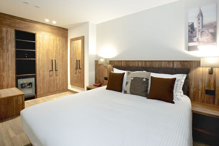 Room 44 of 186