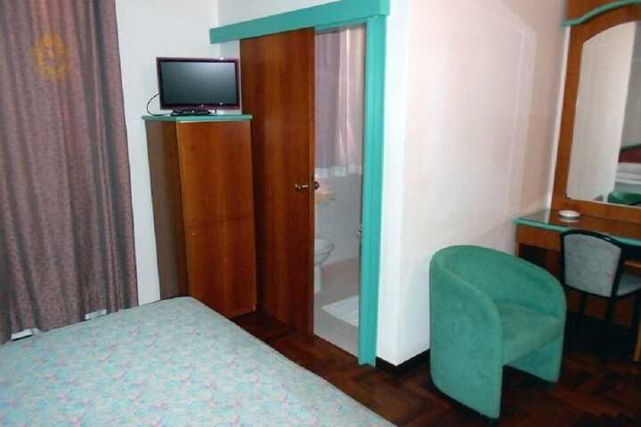 Room 3 of 21