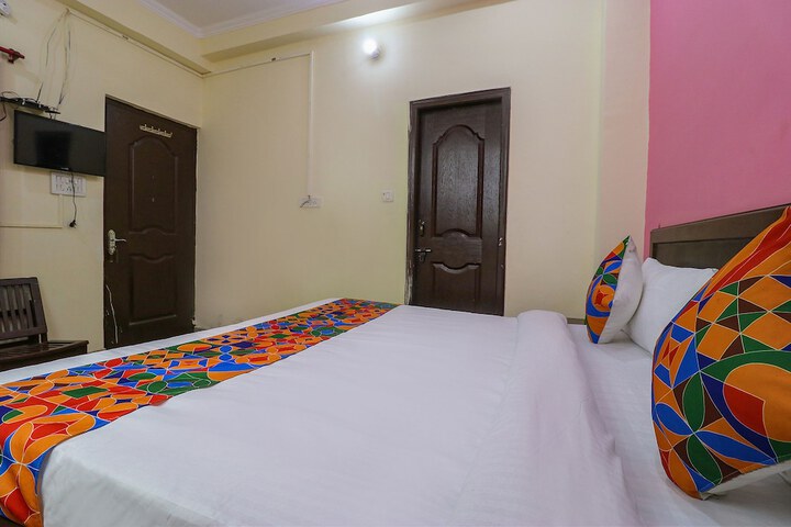 Room 13 of 27