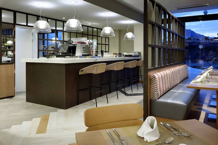 Dining 104 of 140