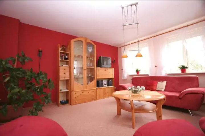 Room 4 of 8