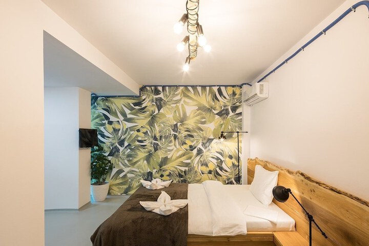 Room 25 of 60