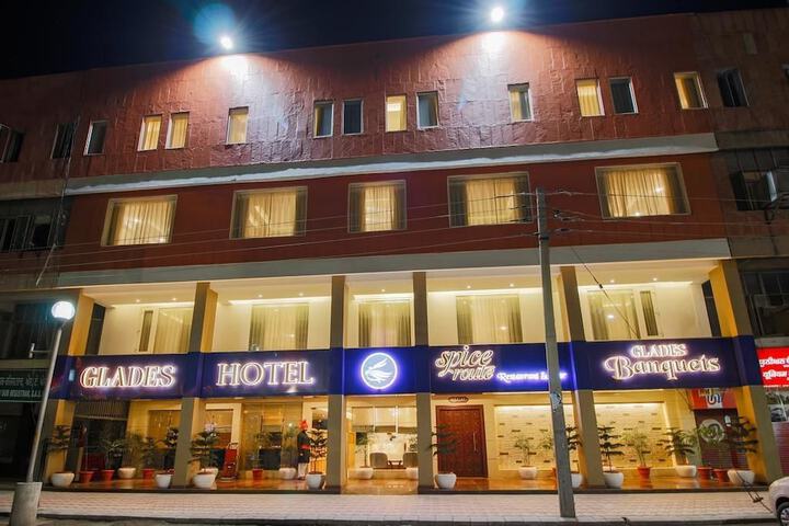 Photo of Glades Hotel