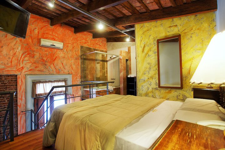 Room 5 of 28