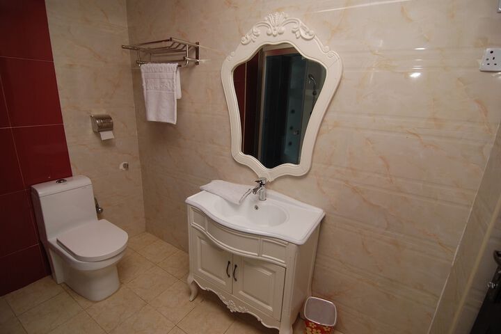 Room 44 of 99