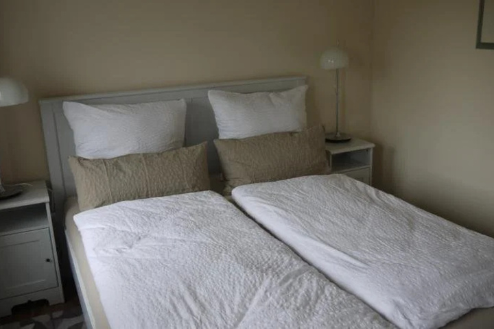 Room 6 of 13