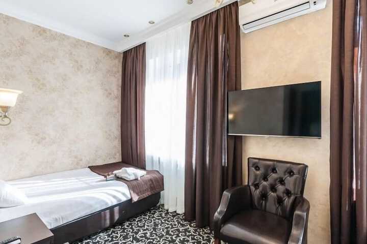 Room 26 of 143