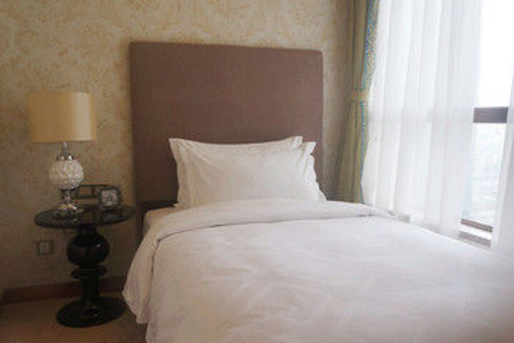 Room 10 of 27