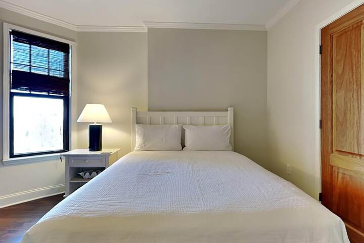 Room 12 of 25