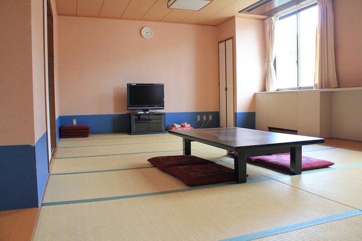 Room 7 of 25