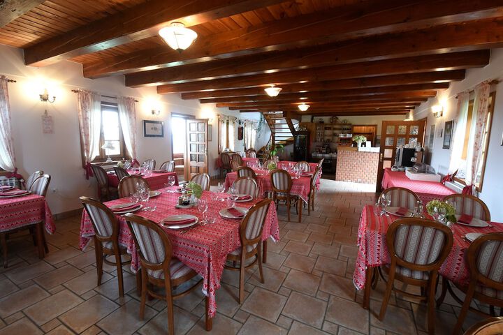 Dining 16 of 27