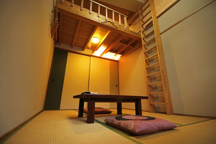 Room 16 of 18