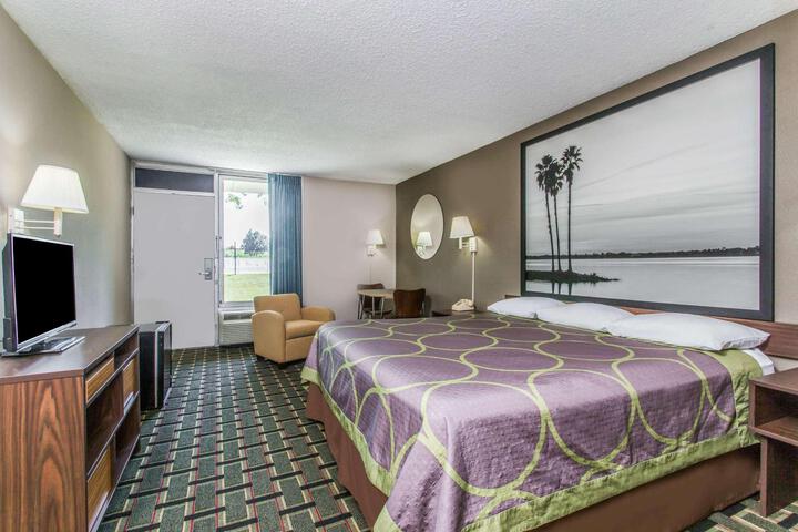 1 King Bed (9 of 9)