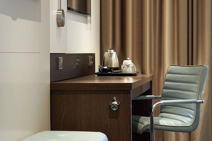Room 16 of 37