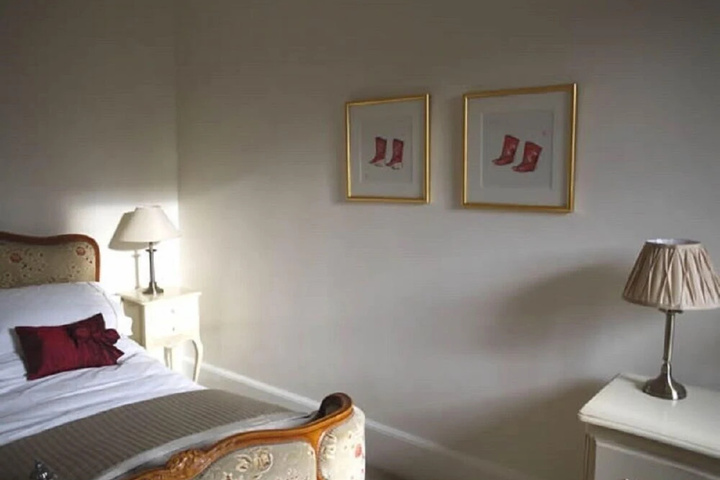Room 2 of 11