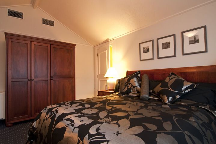Room 33 of 108