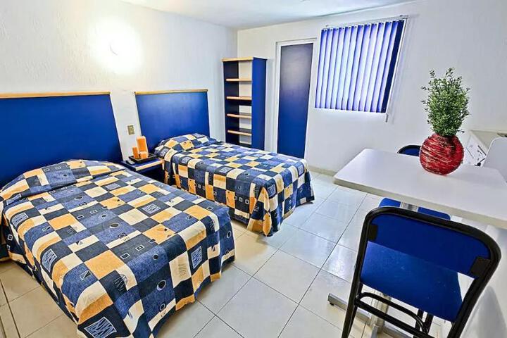 Room 4 of 8