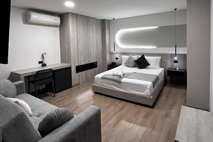 Room 6 of 137