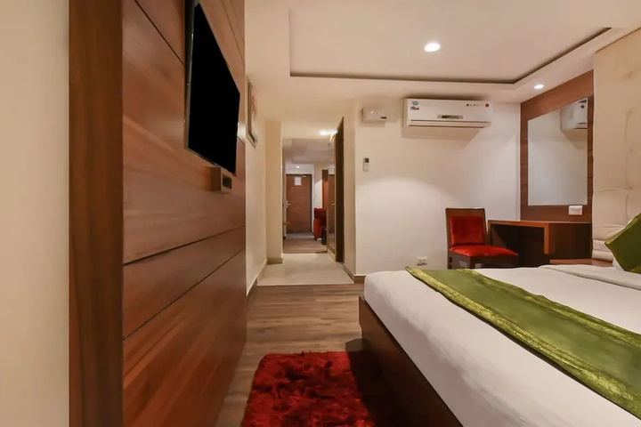 Room 4 of 13