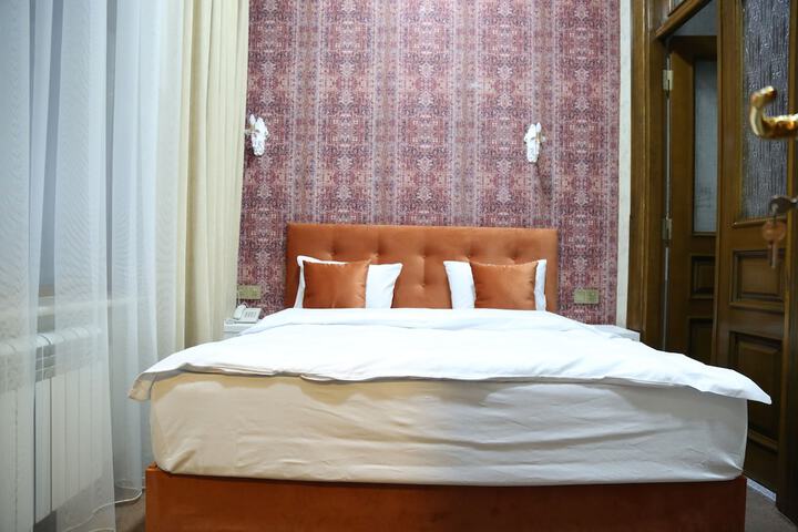 Room 9 of 15