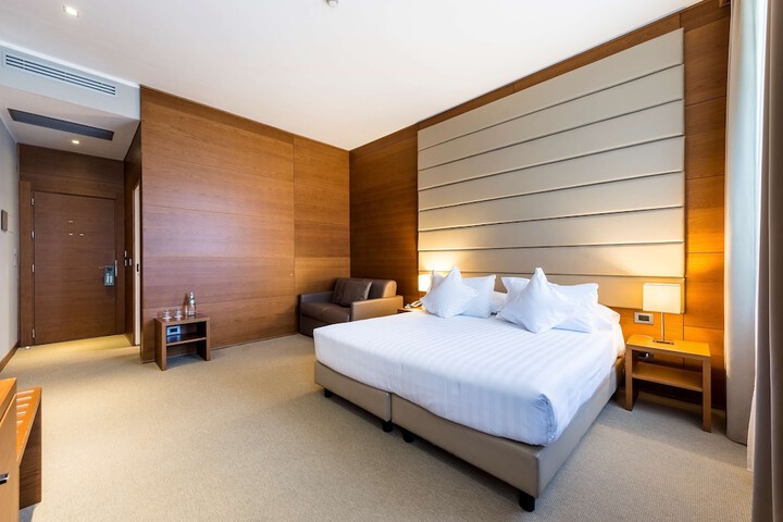 Room 25 of 74