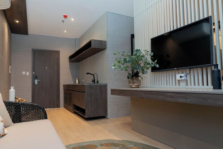Room 13 of 16