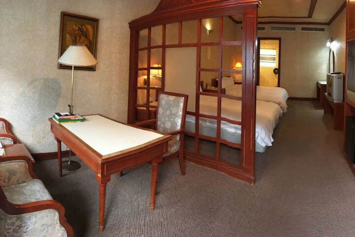 Room 21 of 43